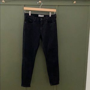 Everlane black skinny leg jeans.  Size 26.